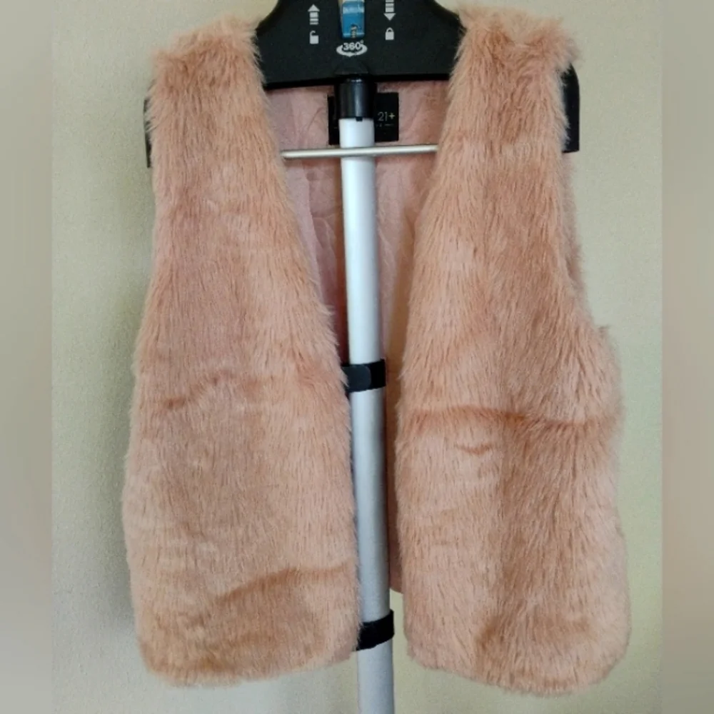 Forever 21+ Light Pink Faux Fur Vest | Size 1X - Picture 7 of 8